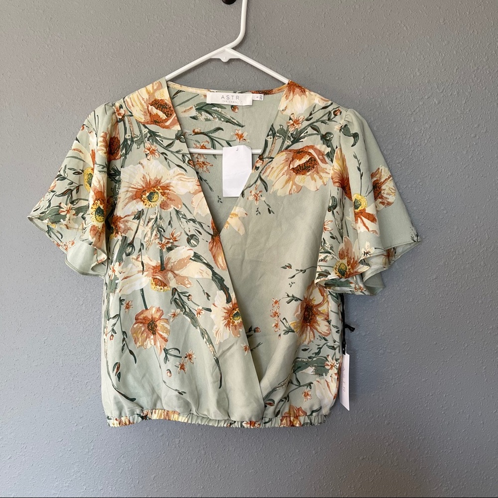 ASTR The Label sage floral blouse medium